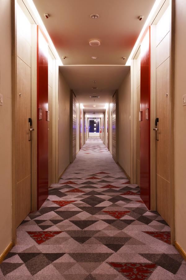 FOX Hotel Pekanbaru Exterior foto