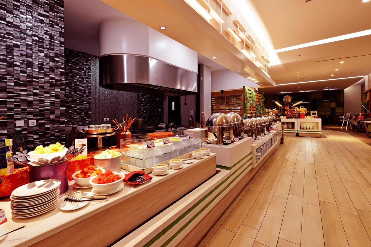 FOX Hotel Pekanbaru Exterior foto